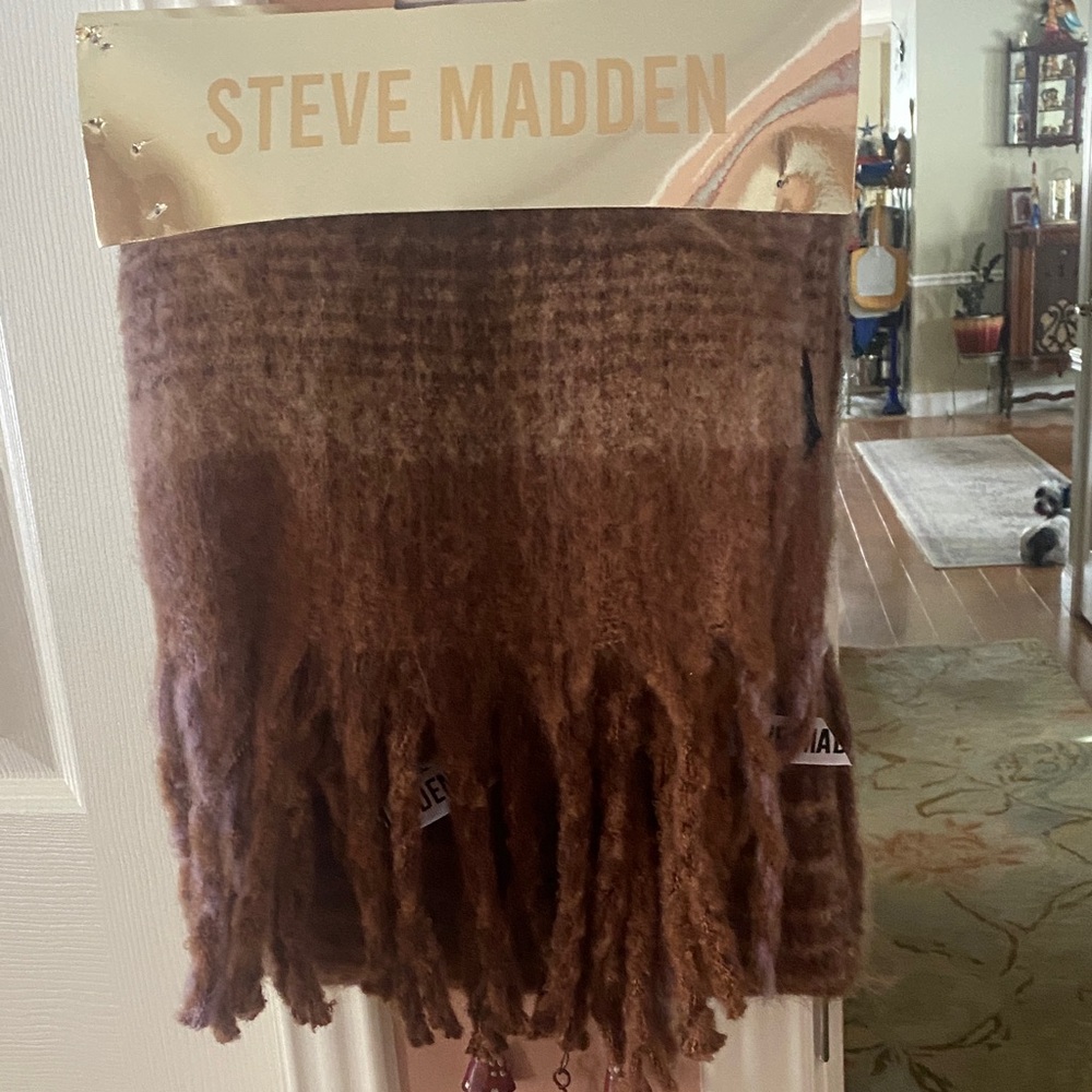 Steve Madden Textured long & warm Brown Fringe Scarf